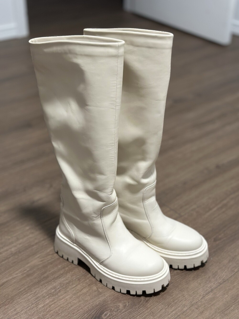 Women's Knee High Boots Size 7 White